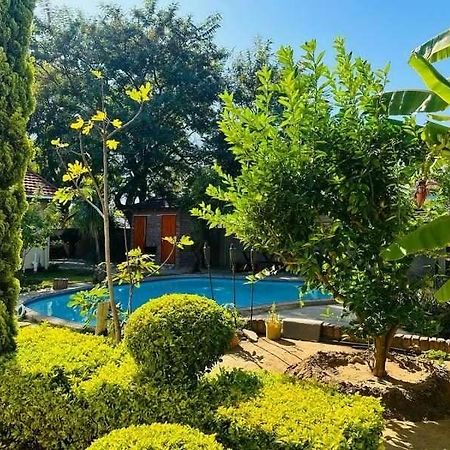 Birdville Bnb Guest House Габороне Экстерьер фото