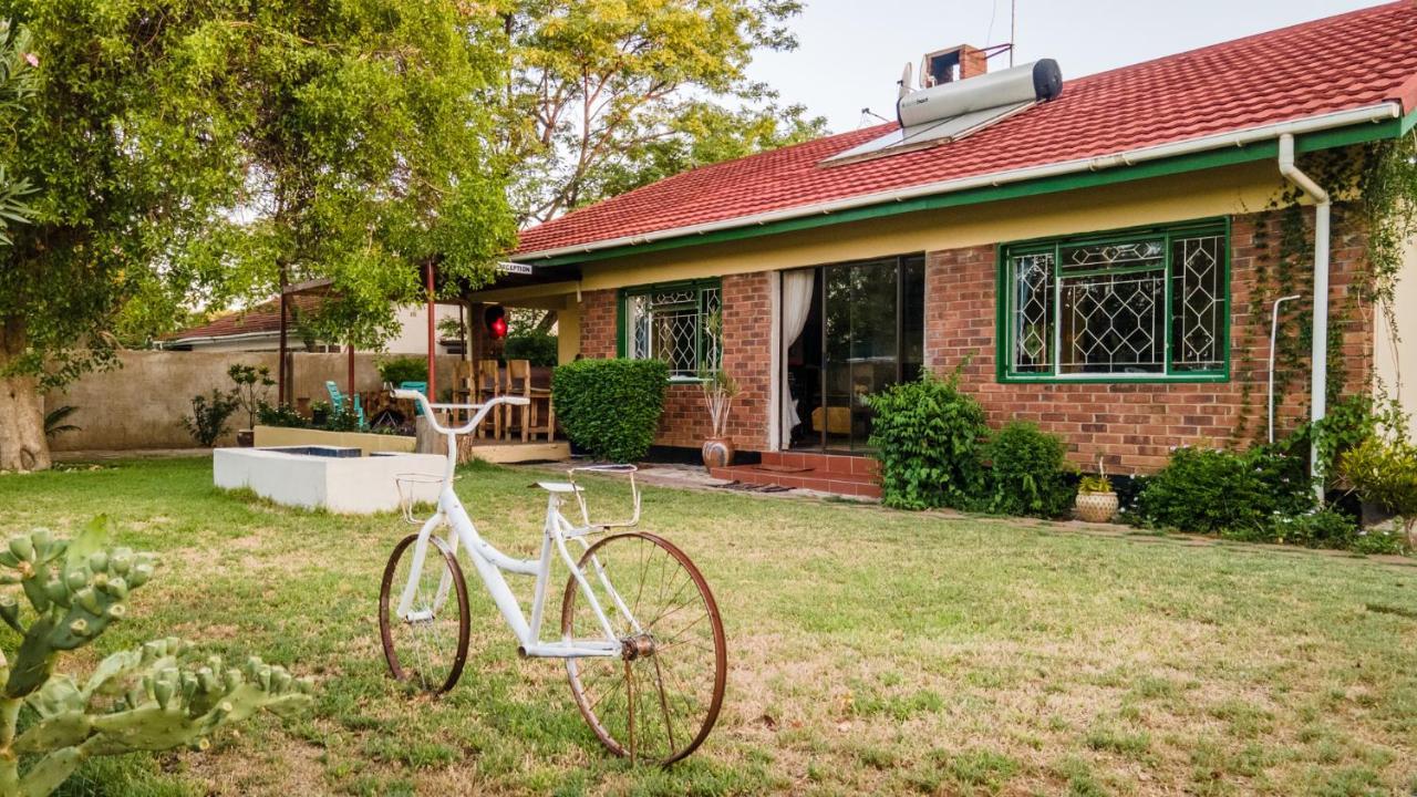 Birdville Bnb Guest House Габороне Экстерьер фото