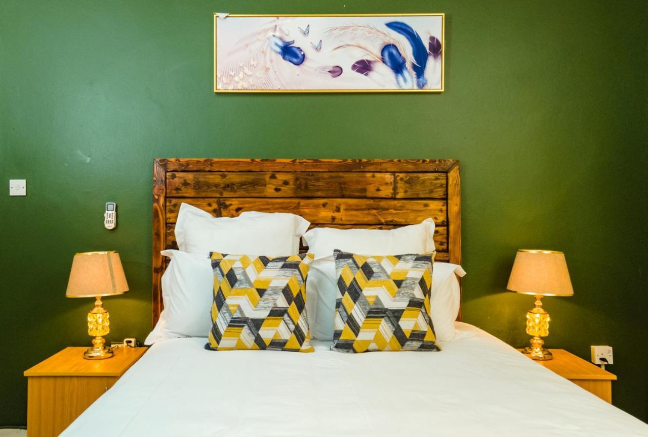 Birdville Bnb Guest House Габороне Экстерьер фото