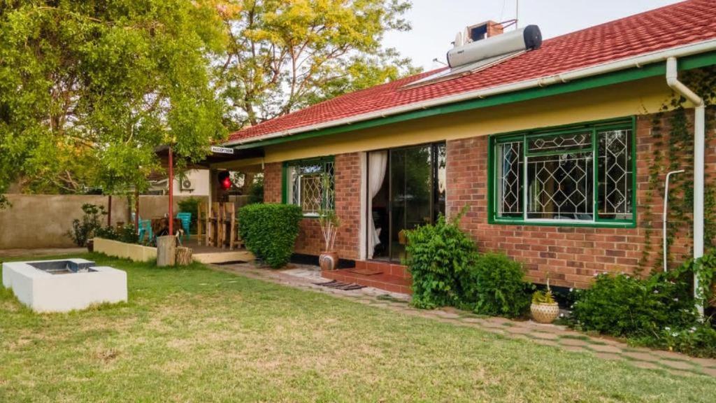 Birdville Bnb Guest House Габороне Экстерьер фото
