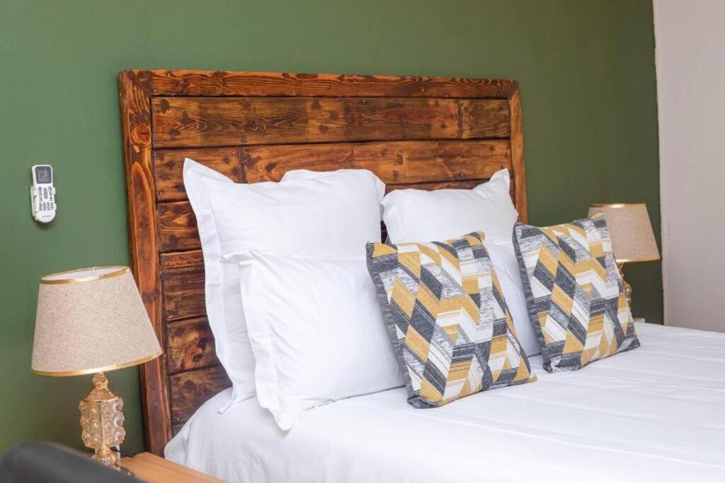Birdville Bnb Guest House Габороне Экстерьер фото