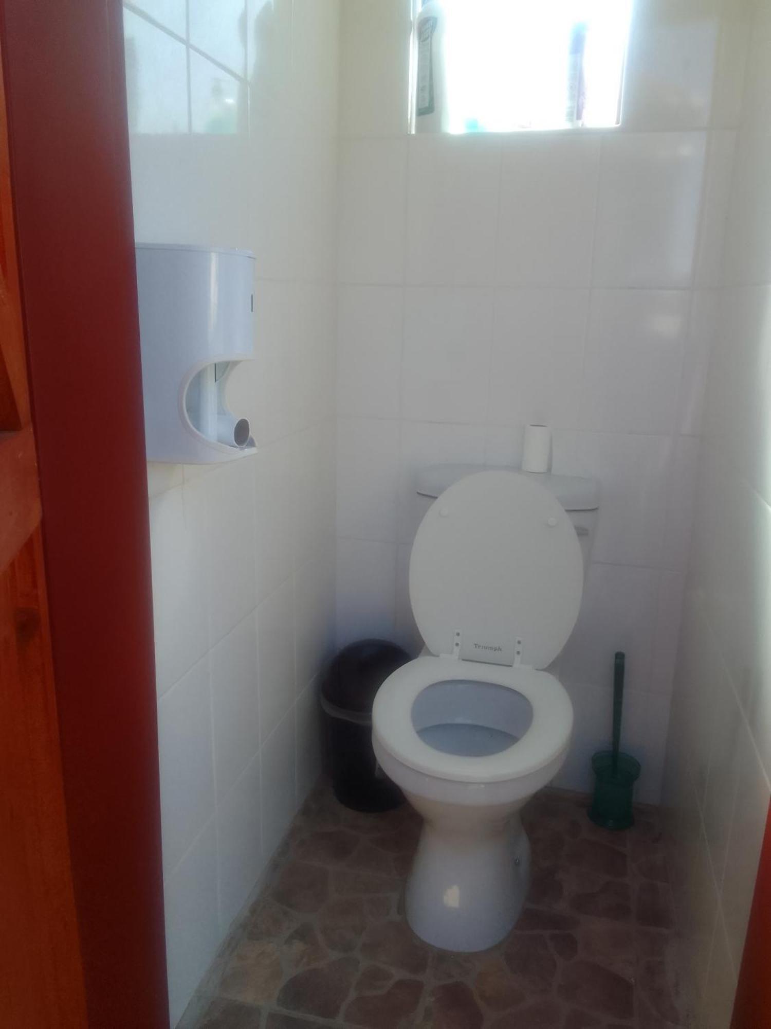 Birdville Bnb Guest House Габороне Экстерьер фото