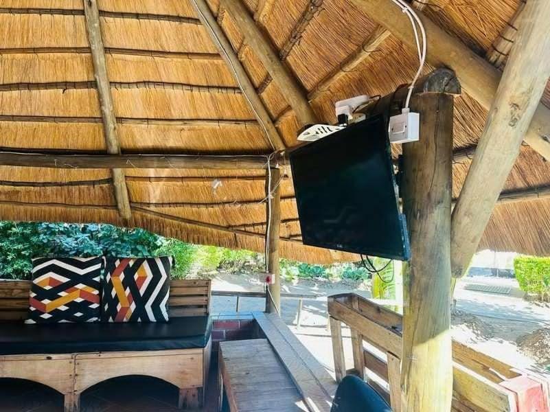 Birdville Bnb Guest House Габороне Экстерьер фото
