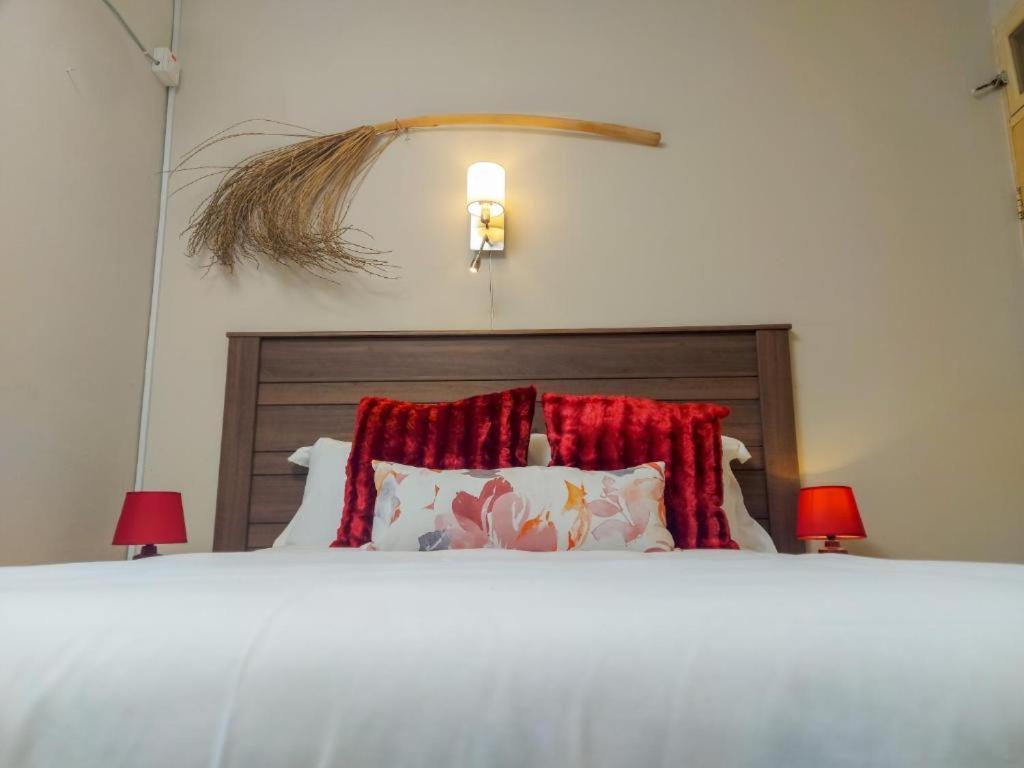 Birdville Bnb Guest House Габороне Экстерьер фото